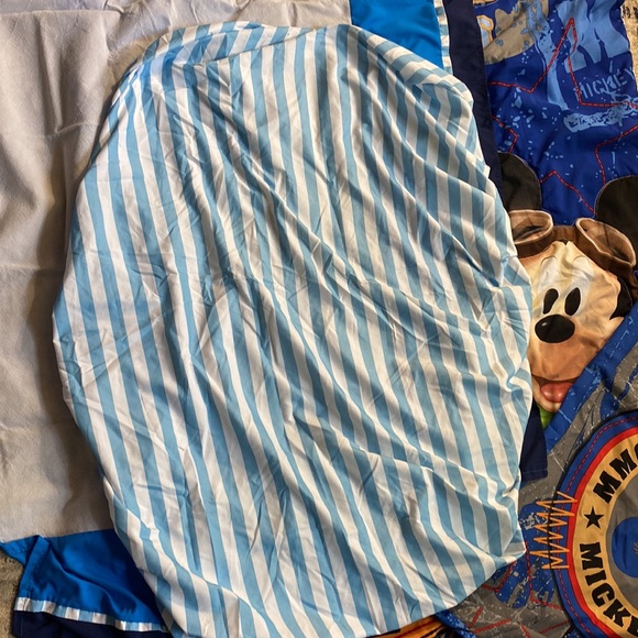 Mickey Mouse Crib Sheet Set - Picture 4 of 9